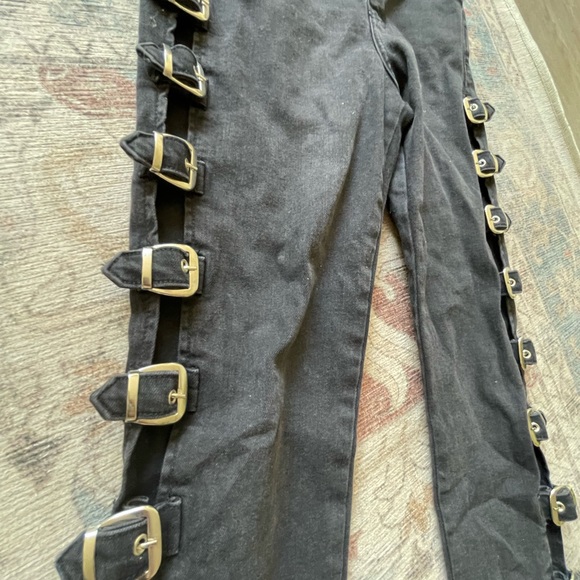 Topshop black skinny jeans!! With metal buckle sides. Size 27. - Picture 2 of 3